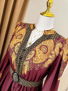 Rometta 永不过时：哥特式预科，周三风格。拥抱你内心的暗黑女性时尚。大码女士时尚百搭泰国马尔代夫海滩度假波西米亚风花卉印花腰部收紧圆领长袖喇叭裙，适合春秋冬三季。 - 彩色 - 查看 2