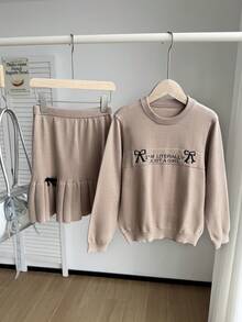 Souflis Souflis 年轻女孩标语和蝴蝶结装饰长袖毛衣和针织迷你裙休闲套装，秋冬 - 卡其色 - 查看 3