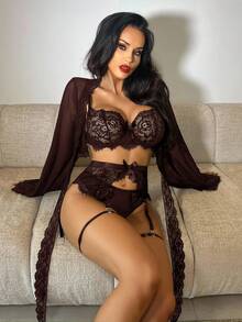 SHEIN Conjunto de lencería sexy de 6 piezas para mujer que incluye: Blusa holgada de encaje y malla de estilo gótico elegante y maduro + tanga + liguero + 2 anillos para las piernas + bata larga con cordones de encaje - Café integral - Ver 4