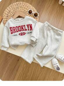 Babygirl 可爱休闲灰色字母印花卫衣和裤子套装，秋冬