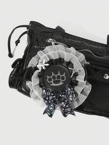 ROMWE Bộ 2 trâm cài áo nam châm phong cách Punk Gothic Y2K đen trắng viền ren, đầu lâu bạc và hoa hồng, thánh giá, cánh quỷ, nơ trang trí, kèm thánh giá hình mạng nhện có thể thay thế, chân gấu chấm bi, ghim cài móng mèo - Thích hợp cho cosplay, anime, trang phục hàng ngày, quà tặng ngày lễ - màu đen - Xem 11