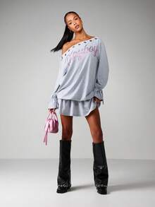 Missguided x Playboy Vestido mini con hombros descubiertos y mangas largas con detalles de puño con lazo y estampado de rhinestones - Gris - Ver 5