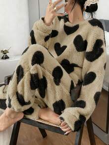 SHEIN 女士可爱爱心图案加厚绒毛睡衣套装，长袖上衣和裤子，秋冬爱心印花绒毛睡衣，毛茸茸的爱心睡衣，舒适爱心绒毛睡衣套装 - 彩色 - 查看 4