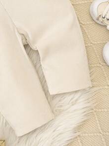 SHEIN Bộ quần yếm nhung kẻ caro 2 món cho bé trai sơ sinh, Bộ quần yếm nhung kẻ caro cho trẻ sơ sinh, Trang phục thường ngày mùa thu/đông cho bé trai, Quần áo trẻ sơ sinh màu be trung tính, Bộ áo sơ mi kẻ caro cho bé trai sơ sinh 6 tháng - 3 tuổi - Màu be - Xem 4