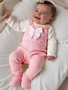 SHEIN 1 件新生儿粉色毛衣连体衣，配有可爱的蝴蝶结肩带，时尚简约连体裤 - 粉色 - 查看 7