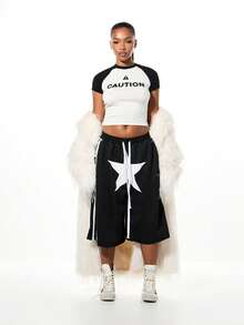 SUMWON WOMEN Áo thun tay ngắn Raglan cho bé có in hình họa tiết cảnh báo - Đen và trắng - Xem 4