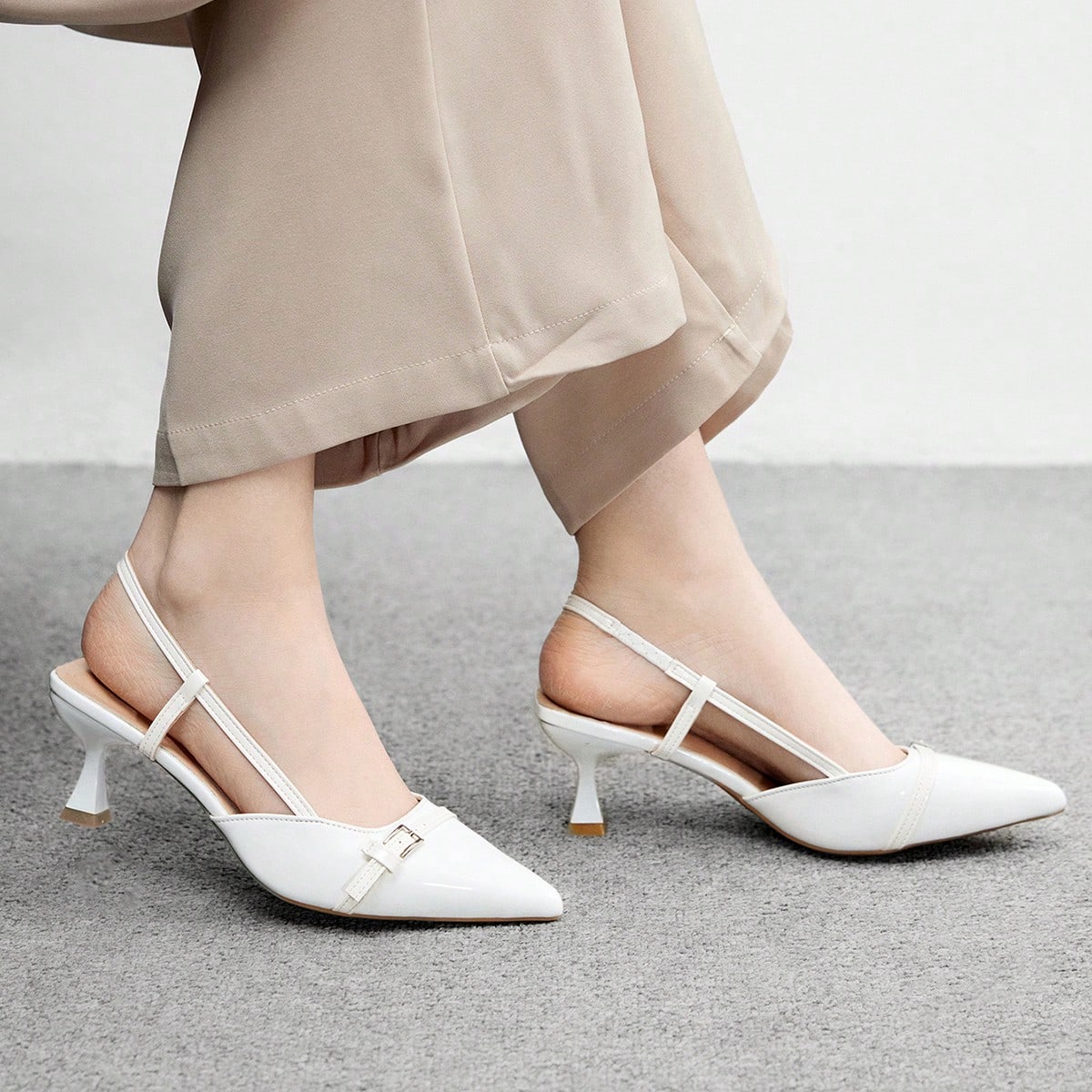 Tacones de aguja de tacón de gatito blancos versátiles y de uso diario, adecuados para el trabajo, las compras y la oficina