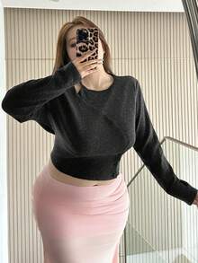 Dazy Plus Áo thun nữ tay dài dáng ôm, dáng croptop, thiết kế lệch vai bất đối xứng cỡ lớn - màu đen - Xem 4