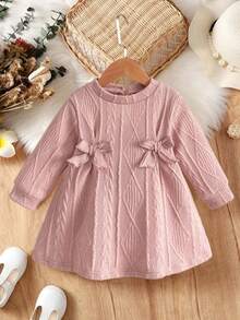 SHEIN Vestido casual suelto con cuello redondo, manga larga y decoración de lazo para niña bebé