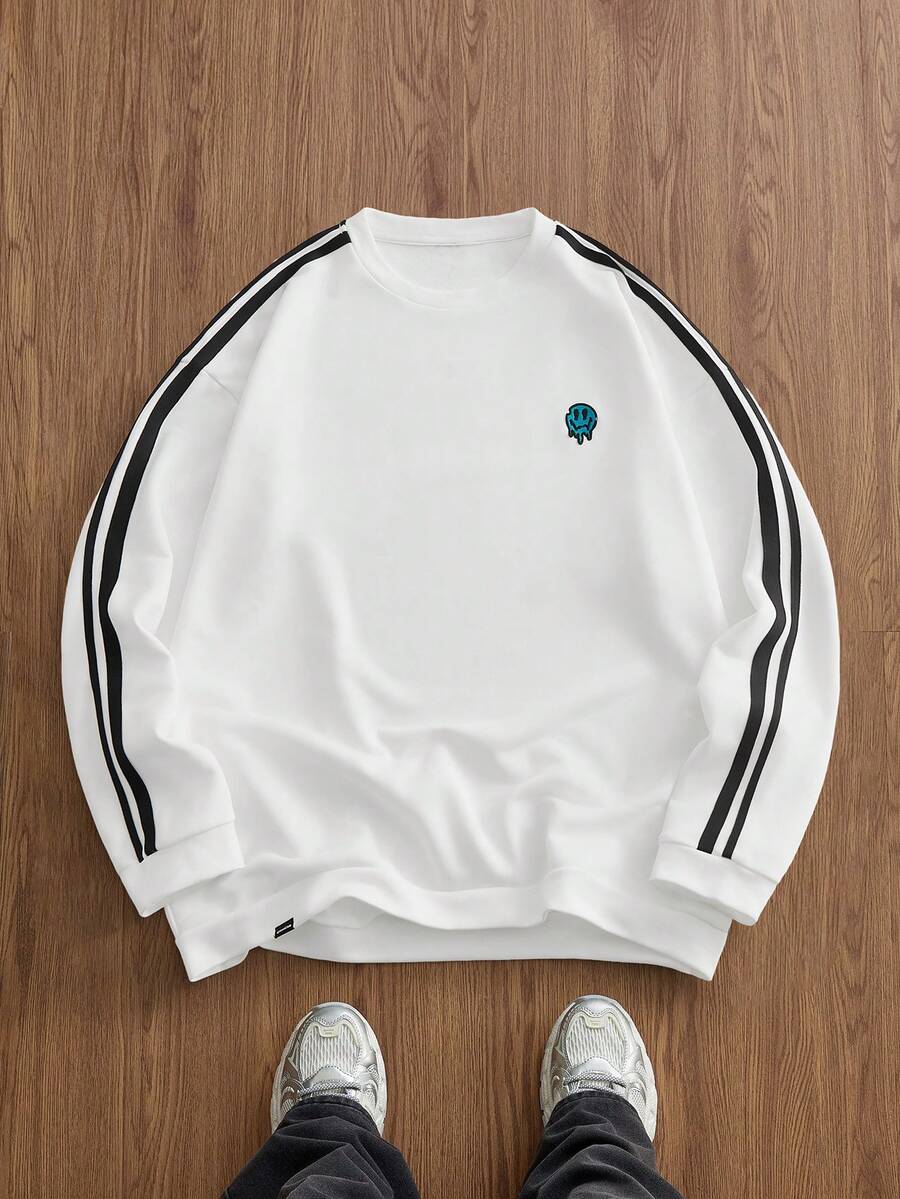 EASEVO 大码男士休闲日常通勤运动风格卡通刺绣贴片撞色条纹侧落肩宽松运动衫 - 白色 - 查看 1