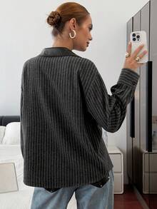 Livesso Camisa casual de mujer a rayas con parche de piel sintética PU, chaqueta de manga larga de mezcla de lana de corte holgado, adecuada para uso en la oficina en otoño e invierno - Gris Oscuro - Ver 3