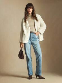 BizChic 2025 Automne/Hiver Manteau en fausse fourrure de vison à col en V, à double boutonnage avec boutons métalliques et poches latérales. Style vintage chic pour un look urbain et décontracté, idéal pour les fêtes de Noël, du Nouvel An, d'Action de grâce, les sorties, les mariages, les concerts, les brunchs et les voyages en avion.