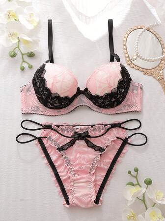 DelicateAllure 粉色和黑色蕾丝内衣套装，镂空钩针工艺，性感细肩带设计，亲肤又贴心