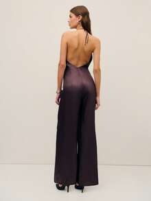 Nöista Bộ jumpsuit màu nâu này có thiết kế cổ chữ V sâu và ống quần rộng, mang đến vẻ thanh lịch vượt thời gian. Được làm từ chất liệu satin mềm mại, đây là lựa chọn hoàn hảo cho bữa tối Lễ Tạ ơn, trang phục sinh nhật hoặc các sự kiện trang trọng. Một điểm nhấn nổi bật trong tủ đồ mùa xuân của phái nữ. - Màu tím - Xem 2