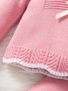 SHEIN Bộ 2 món áo len tay raglan phối ren hồng dễ thương cho bé gái sơ sinh, mềm mại và thoải mái, thích hợp mặc hàng ngày, đi chơi, du lịch, nghỉ mát, ở nhà, nhà trẻ, mùa thu/đông, giáng sinh, đi học, tiệc tùng, đa năng - Hồng - Xem 10