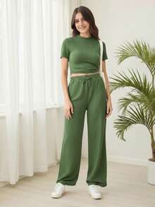 Set de 2 piezas para adolescente: Camiseta de manga corta con cuello alto de tela texturizada + Pantalón largo informal - Verde Oliva - Ver 5