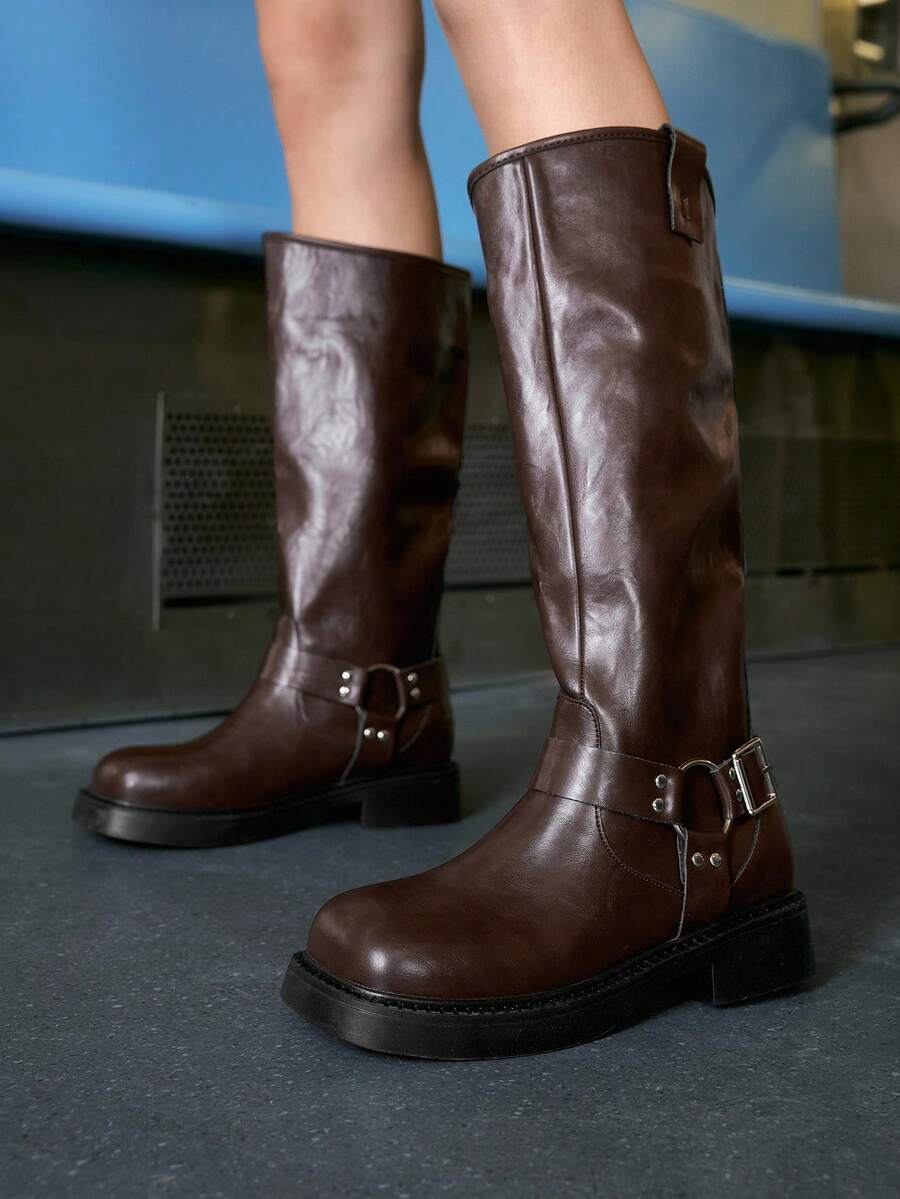 Sugerpunk Botas de moda de media pantorrilla para mujer de color marrón con diseño de hebilla ajustable Cuccoo