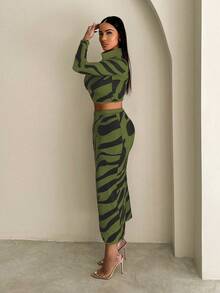 Zolique 2 件套女式短款针织高领上衣和动物印花裙套装，时尚又有型 - 軍綠色 - 查看 5