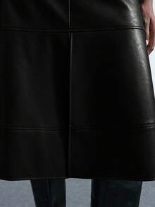 Maija 女士经典PU金属扣设计半身裙，适合都市通勤、商务及休闲穿着，也适合圣帕特里克节、复活节、夏季假期、海滩度假、夏季外出、毕业典礼等场合。 - 黑色 - 查看 5