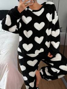 SHEIN 女士可爱爱心图案加厚绒毛睡衣套装，长袖上衣和裤子，黑白配色，秋冬爱心印花绒毛睡衣套装，可爱家居服，舒适保暖爱心绒毛睡衣套装 - 黑與白 - 查看 6