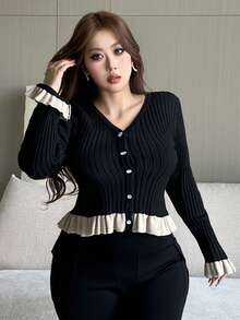 Dazy Plus 撞色拼布 V 领紧身袖荷叶边下摆优雅大码女式开衫，秋冬 - 黑色 - 查看 6