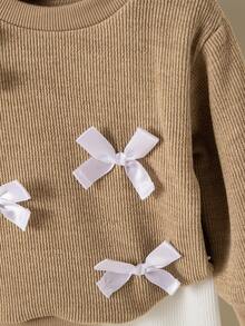 SHEIN Vintaside Kids 2件套女婴休闲百搭舒适可爱针织面料柔软蝴蝶结圆领宽松套头衫和修身长裤套装，适合居家和户外活动，性价比高，秋冬季女婴两件套冬季服装，带蝴蝶结，适合秋季宝宝穿着，秋冬季女婴毛衣套装，摩卡色宝宝服装 - 彩色 - 查看 6