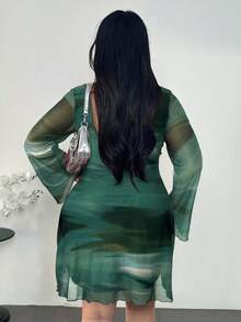 Firerie 大尺碼女款紮染漸層印花網紗透視喇叭袖迷你洋裝，深綠色，秋季優雅露背顯身材度假夜店裙 - 綠色 - 查看 2
