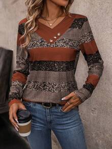 EMERY ROSE Áo thun nữ cổ chữ V xếp ly họa tiết khối màu - Nhiều màu - Xem 3