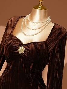 Rometta 女士优雅派对方领长袖褶饰 A 字长裙，金属别针装饰，拉绒提花面料，褶皱纹理，适合秋冬季派对、宴会、郊游、办公室等更多场合 - 咖啡棕 - 查看 4