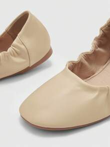 CUCCOO BIZCHIC 1 Đôi giày bệt đơn giản, thanh lịch và thoải mái cho nữ, được làm từ chất liệu PU mềm mại cao cấp, thiết kế đế bệt dễ xỏ vào, thuận tiện khi đi làm và đi công tác, không gây mỏi chân - Màu be - Xem 7