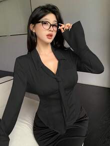 Celisse 女式条纹缎面翻领V领系带腰部开衩下摆衬衫 - 黑色 - 查看 7