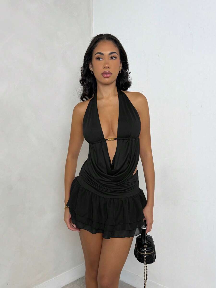 SHEIN Glamour 2 件套黑色露背性感 V 领露背无袖不对称迷你裙套装，秋冬服装，节日派对狂欢套装，街头服饰，女士俱乐部套装，约会之夜套装，女士生日套装，高雅气质，派对必备，万圣节套装，圣诞节套装，复古风格，都市舒适，街头风格，缎面毕业礼服，露背上衣套装 - 黑色 - 查看 1