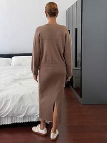 DAZY 女式纯色 V 领落肩长袖毛衣和针织中长裙两件套休闲套装，秋冬 - 咖啡棕 - 查看 2