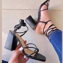 Sandalias negras de tacón grueso con punta cuadrada y cordones para mujer Elegantes sandalias negras de tiras con tacón de bloque y lazo en el tobillo Elegantes sandalias de tacón con cordones y punta cuadrada abierta para mujer - Negro - Ver 4