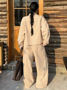 Dazy Plus 2 件大码女式牛仔套装，短款口袋翻领宽松上衣夹克和直筒牛仔裤，街头风格 - 杏色 - 查看 2