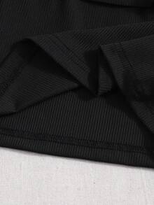 Modisches elegantes T-Shirt Set für Teenager Mädchen, weißes Strick-Top kombiniert mit schwarzem gewebtem Kuchenrock, Top verziert mit schwarzer Schleife, Rock verziert mit Perlen