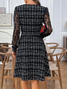 EMERY ROSE Váy ngắn thanh lịch cổ chữ V ren tương phản dành cho nữ - màu đen - Xem 2