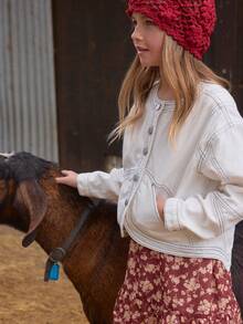 少女白色牛仔外套，Y2K风格，宽松版型，休闲时尚，舒适棉质牛仔面料，西部牛仔风女童牛仔外套