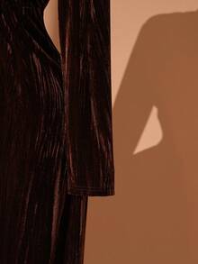 Rometta 女士优雅派对方领长袖褶饰 A 字长裙，金属别针装饰，拉绒提花面料，褶皱纹理，适合秋冬季派对、宴会、郊游、办公室等更多场合 - 咖啡棕 - 查看 3