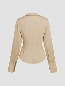 Celisse 女式条纹缎面翻领V领系带腰部开衩下摆衬衫 - 卡其色 - 查看 3