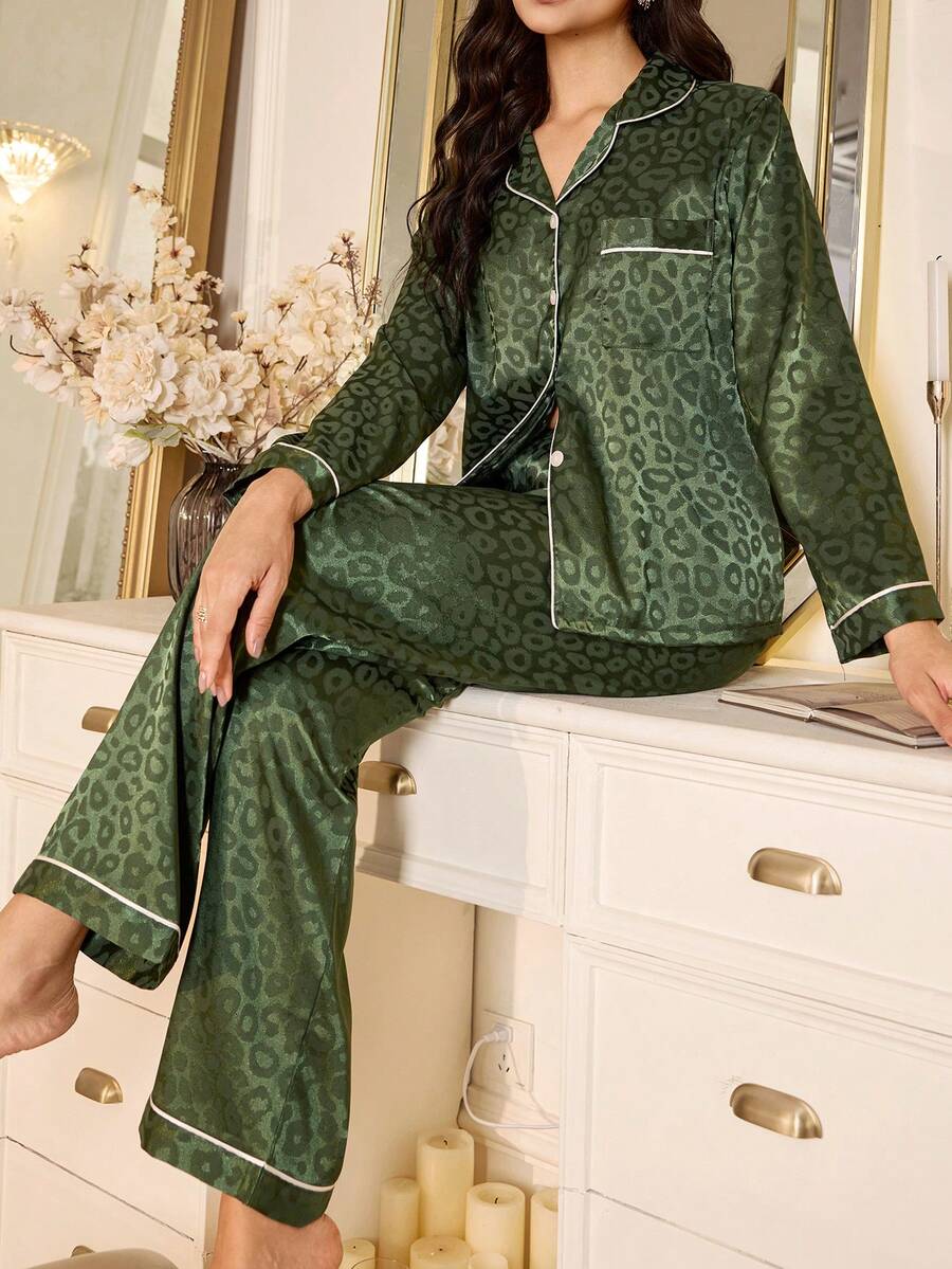 LuxeNights Bộ đồ ngủ nữ họa tiết da báo, chất liệu jacquard, màu xanh lá cây, thích hợp cho mùa đông. - Màu xanh lá cây đậm - Xem 1