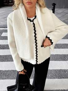 Chiquease Bộ đồ len lông cừu mềm mại, sang trọng dành cho nữ mùa thu đông 2025 (Áo khoác ngoài đa năng + Khăn choàng chần bông dày dặn) – Thêu tinh xảo, điểm nhấn nút trắng sắc nét & túi bên hông tiện dụng, một món đồ ấm áp thiết yếu cho tủ đồ khi đi làm & mặc thường ngày - Màu be - Xem 4