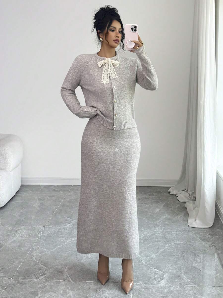 SHEIN Elenzya طقم قطعتين فاخر مكون من كارديجان أكمام طويلة بأزرار من الدانتيل الرقيق مستوحى من موسم الخريف/الشتاء مع تنورة أنبوبية متوسطة الطول - لون مشمشي - مشاهدة 1