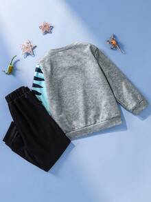 SHEIN Perso Play 2pcs Young Boy Cute Dinosaur Print Sweatshirt And Sweatpants Set. Featuring A Fun Dinosaur Pattern And Stylish Design - Multicolor - View 2