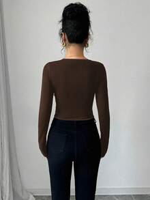 Elenzga Elegantes tailliertes T-Shirt für Frauen mit monochromen dekorativen Knöpfen vorne