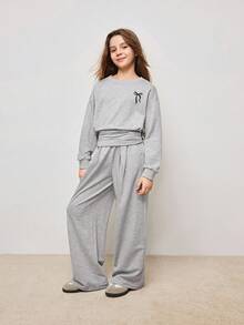 Conjunto de sudadera de cuello redondo de manga larga con bordado de lazo y pantalón de chándal para niña preadolescente - Gris Claro - Ver 4