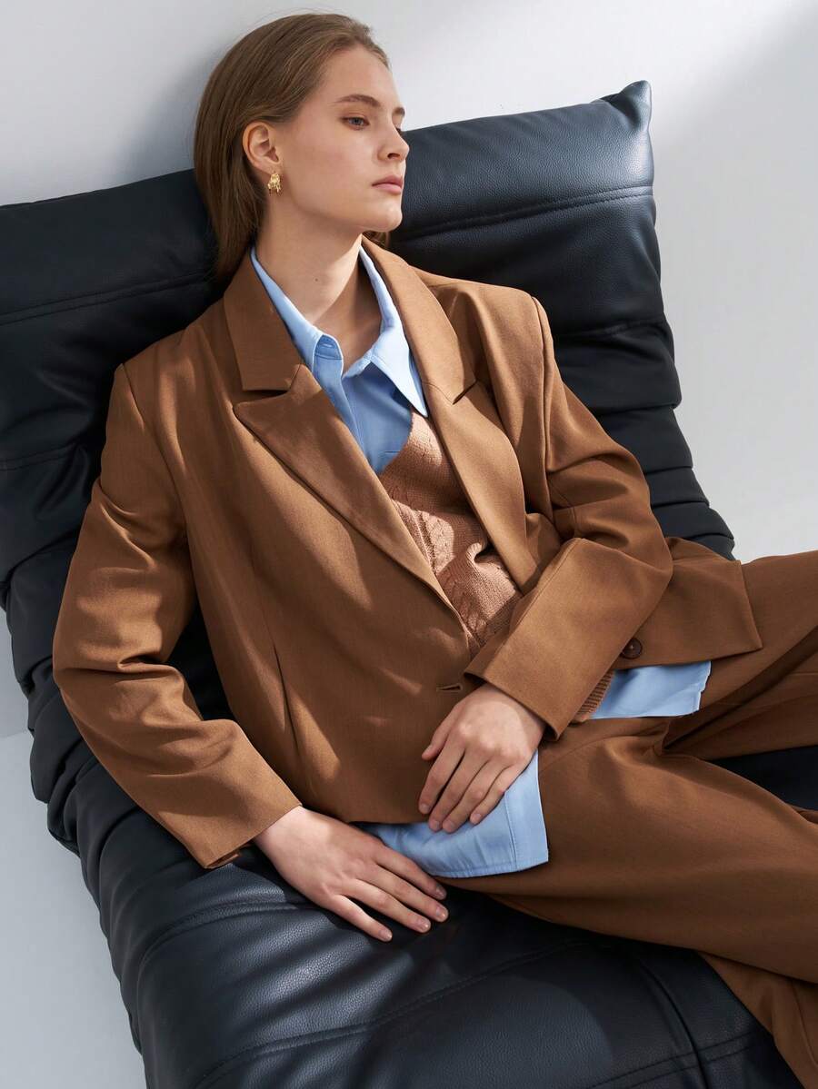 Airaco 现代都市简约单扣通勤西装外套和裤子套装 - 棕色 - 查看 1