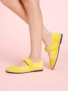 CUCCOO DOLLMOD 女士优雅天鹅绒玛丽珍平底鞋，舒适弹力褶饰经典天鹅绒鞋，月光黄 - 黃色 - 查看 6