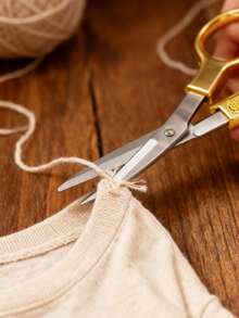 Kéo gấp đôi Retro Gold - Kéo vàng mini cầm tay có thiết kế nhỏ gọn, lý tưởng cho câu cá riêng tư, du lịch, sử dụng tại nhà, nhẹ và dễ mang theo, lưỡi vàng sắc bén để cắt chính xác, dụng cụ tiện ích thiết thực và thẩm mỹ bằng vàng cổ điển. - Vàng - Xem 4