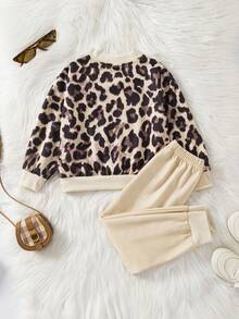 SHEIN Genkimix Kids 少女豹纹蝴蝶结T恤+针织运动裤+开衫套装 - 彩色 - 查看 2